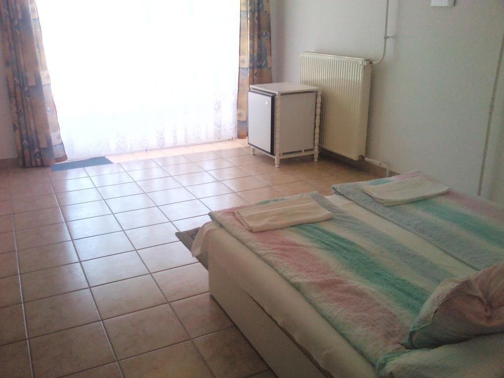 Napfeny Apartment Keszthely Kamer foto