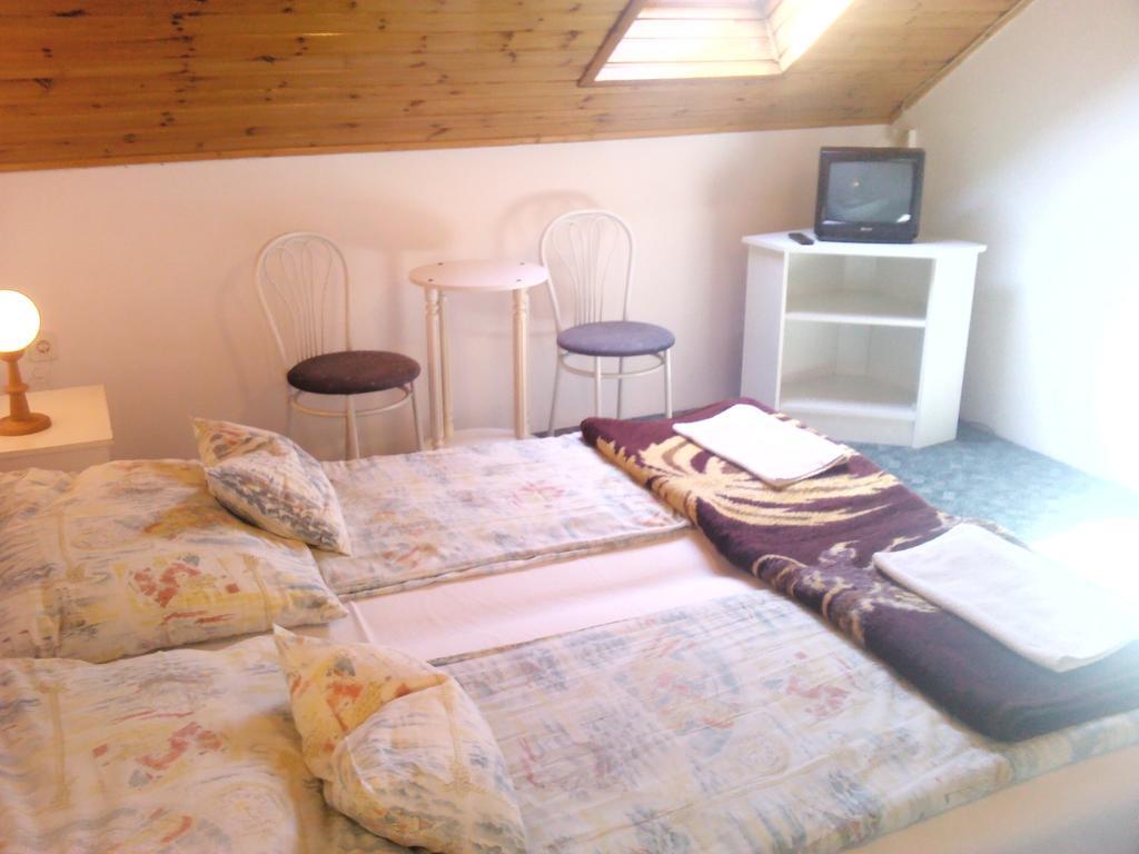 Napfeny Apartment Keszthely Kamer foto