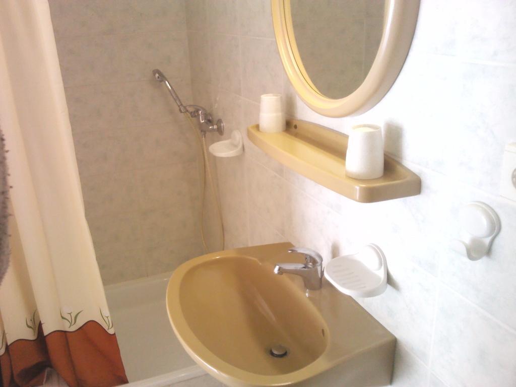 Napfeny Apartment Keszthely Kamer foto